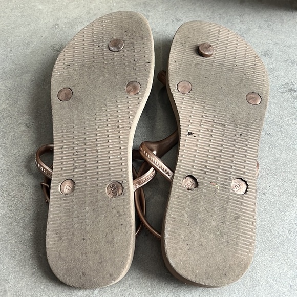 Gold Havaianas size 9/10 - Picture 4 of 5